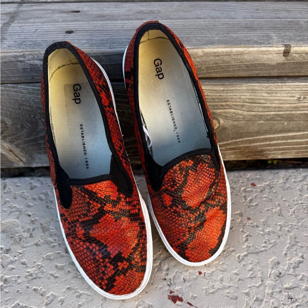 Gap Orange and Black Snake Print Slip-On leather Sneakers EUC SZ 9